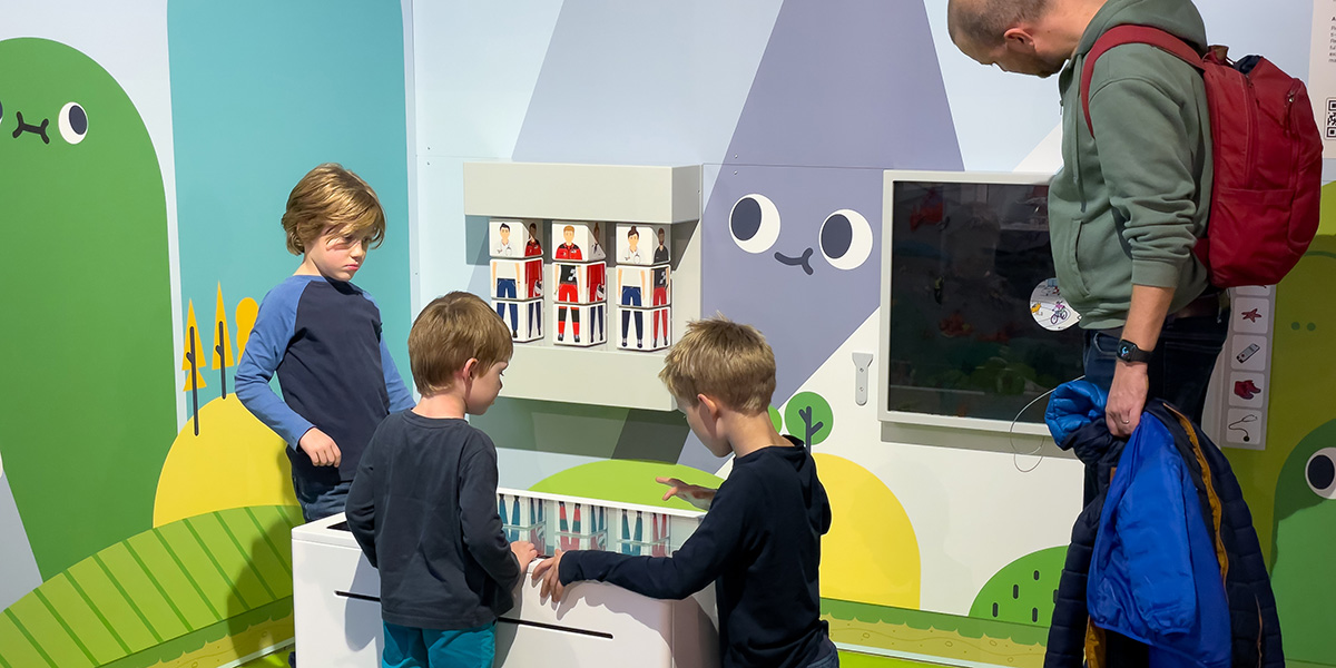 Etalbond Wände Rega Ausstellung Verkehrshaus